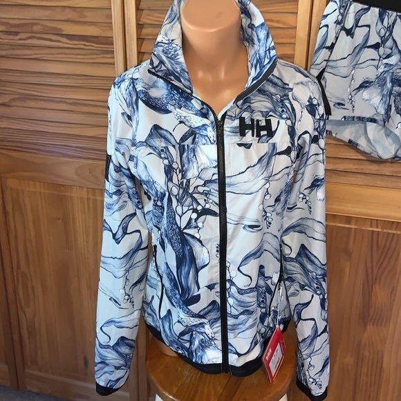 HOST PICK!🥰 HELLY Hansen wind jacket and shorts SPF40 sailing RIDING OUTDOORS S - Picture 2 of 16